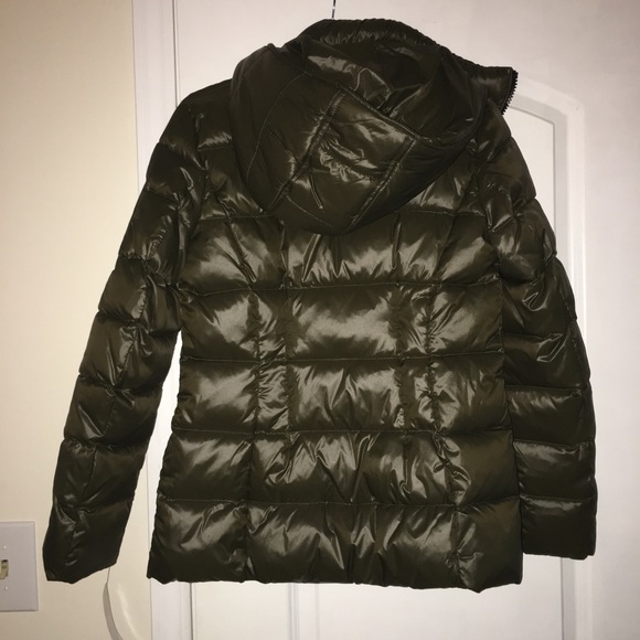 Olive green puffer coat - Picture 2 of 5
